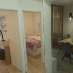 Bella * Split